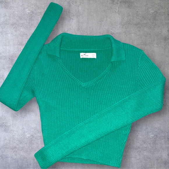 Hollister Tops - Hollister Ribbed Cropped Y2K Sweater XXS Green V-Neck Long Sleeve Fitted Chic